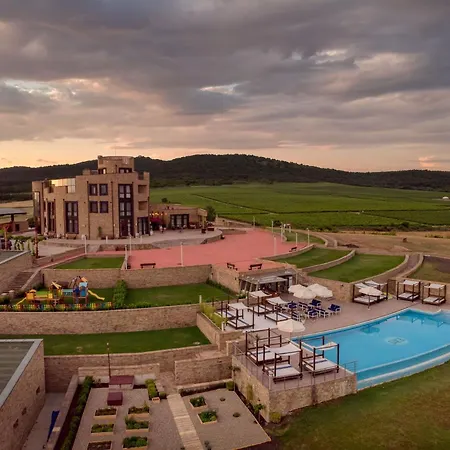 Invicto Hotel Elenovo (Sliven)